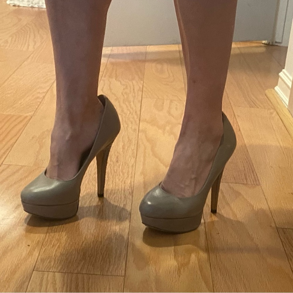 Size 6 1/2 gray Vince Camuto 4” heels